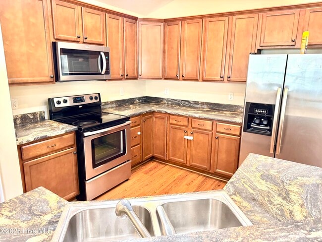 Building Photo - 3661 Thornbrook Dr