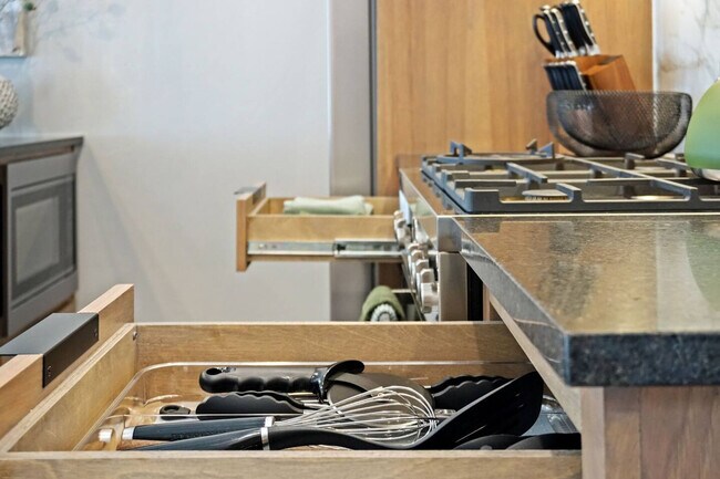 Building Photo - 225 W 1st St