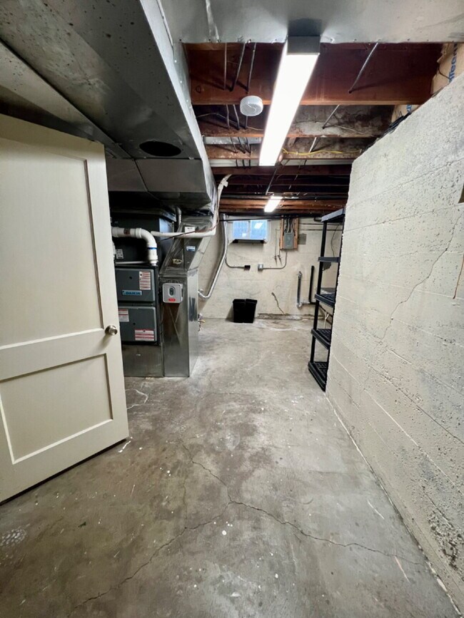 Building Photo - Great Home Close to CFD!