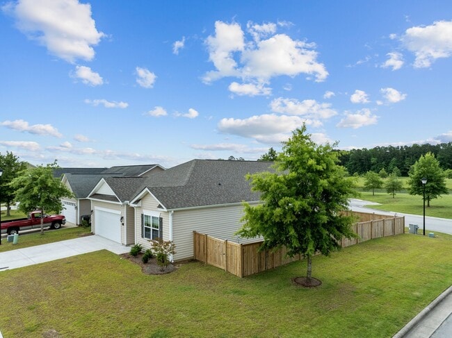 Building Photo - 400 Louisia Mae Way