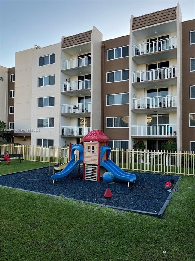 Building Photo - 6950 Miami Gardens Dr