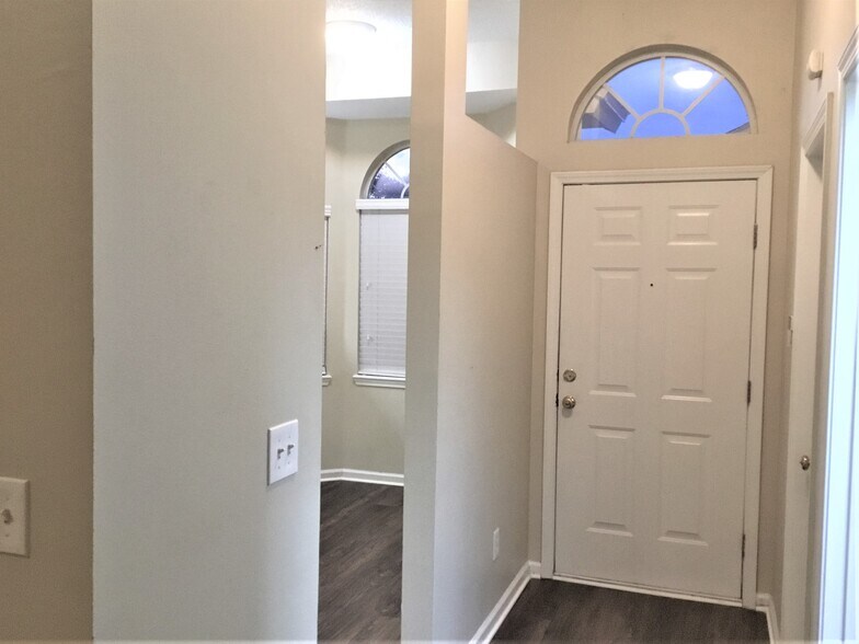 Building Photo - 12755 Black Angus Dr