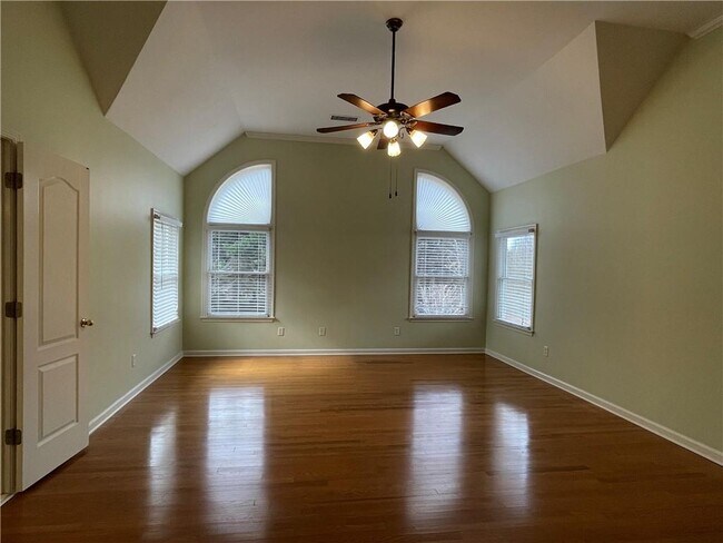 Building Photo - 245 Gladeside Path