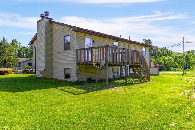 Building Photo - 3201 Elm Grove Dr