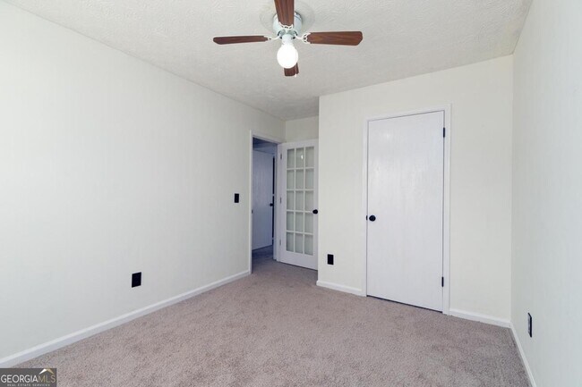 Building Photo - 4091 E Meadow Dr