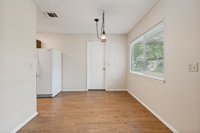 Building Photo - 16006 Eagleway St