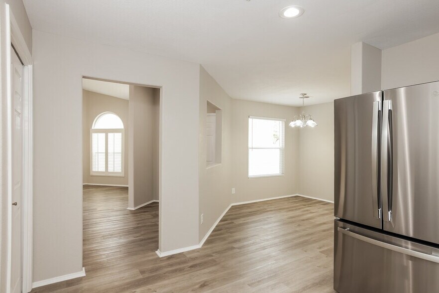 Building Photo - 11770 N 112th St