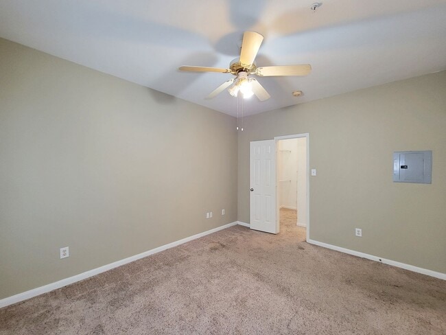 Building Photo - Beautifully Updated 2-Bedroom, 1-Bath Condo!
