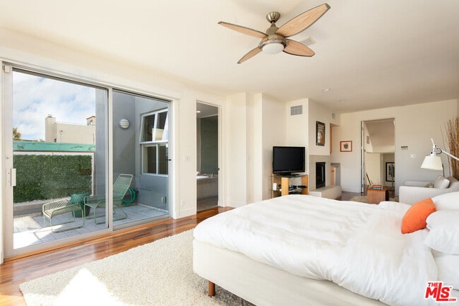 Building Photo - 2217 Grand Canal