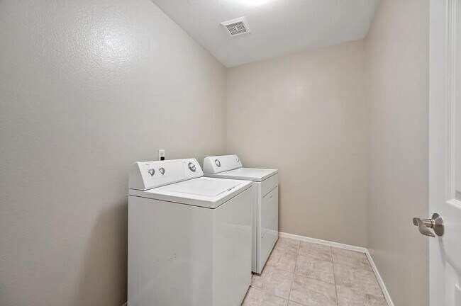 Building Photo - 4734 E White Aster St