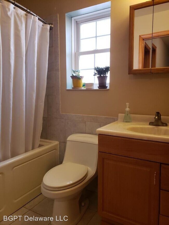 Building Photo - 2 br, 1 bath House - 3429 California Av