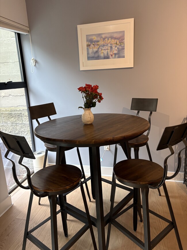 Building Photo - 1080 Sutter St