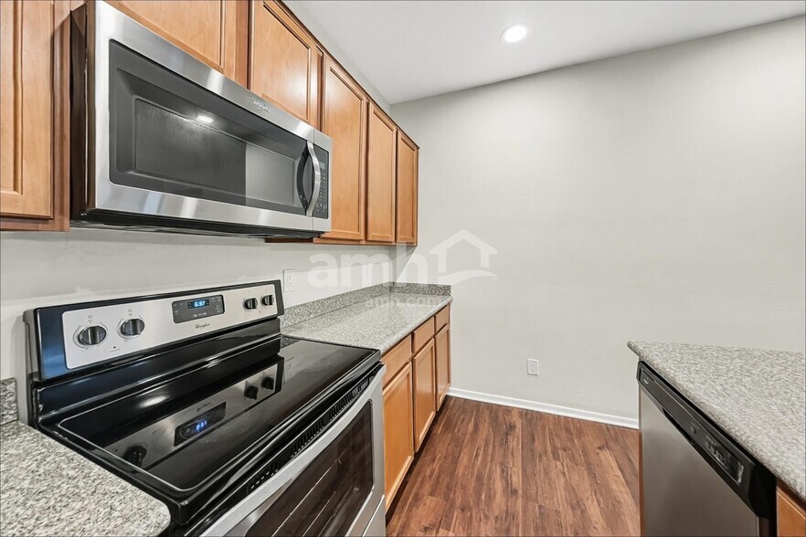 Building Photo - 1688 E Primavera Way