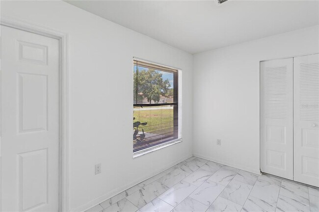 Building Photo - 406 Long Dr