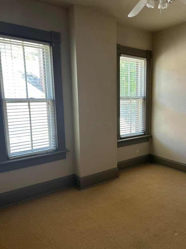 Building Photo - 118 E Kossuth St