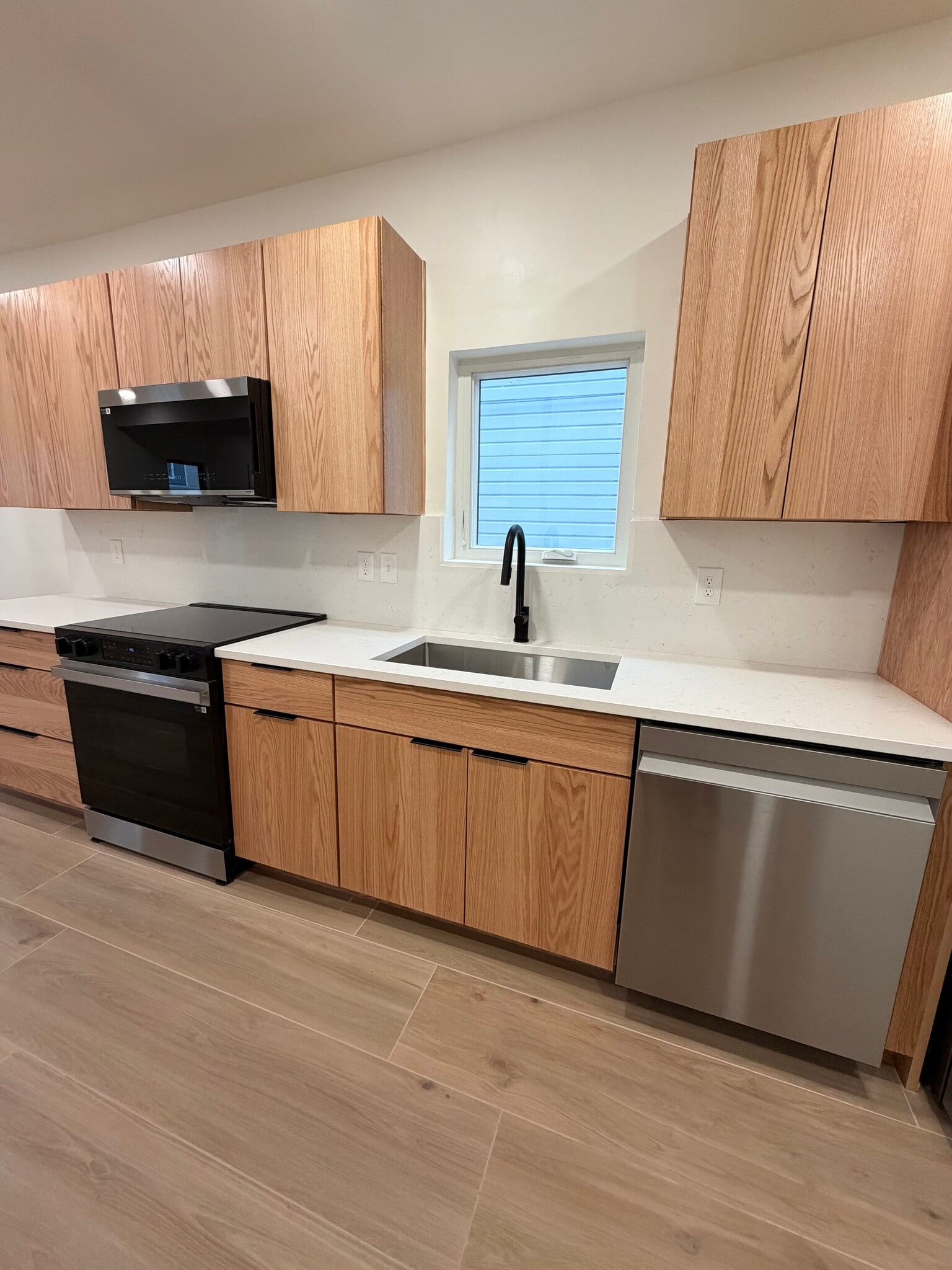 Building Photo - 1345 W 67th St