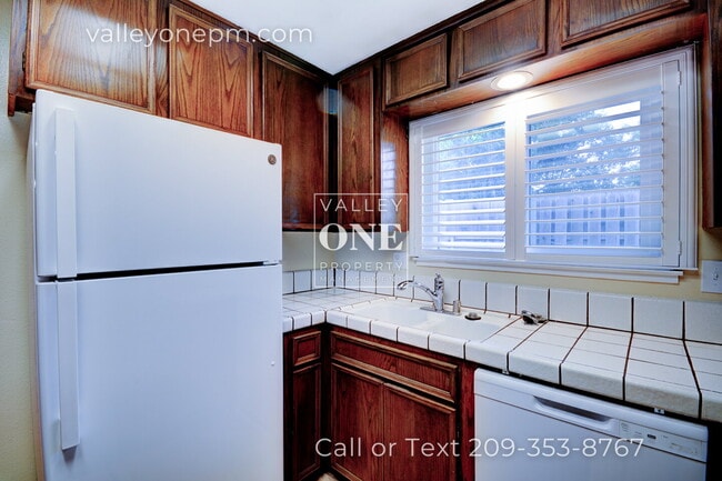 Building Photo - 2717 Palomino Ln