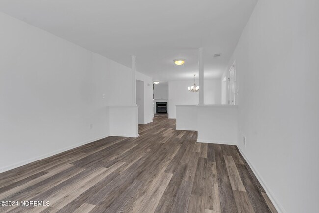 Building Photo - 2 Charles Ct