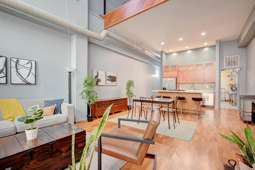 Building Photo - 1760 W Wrightwood Ave