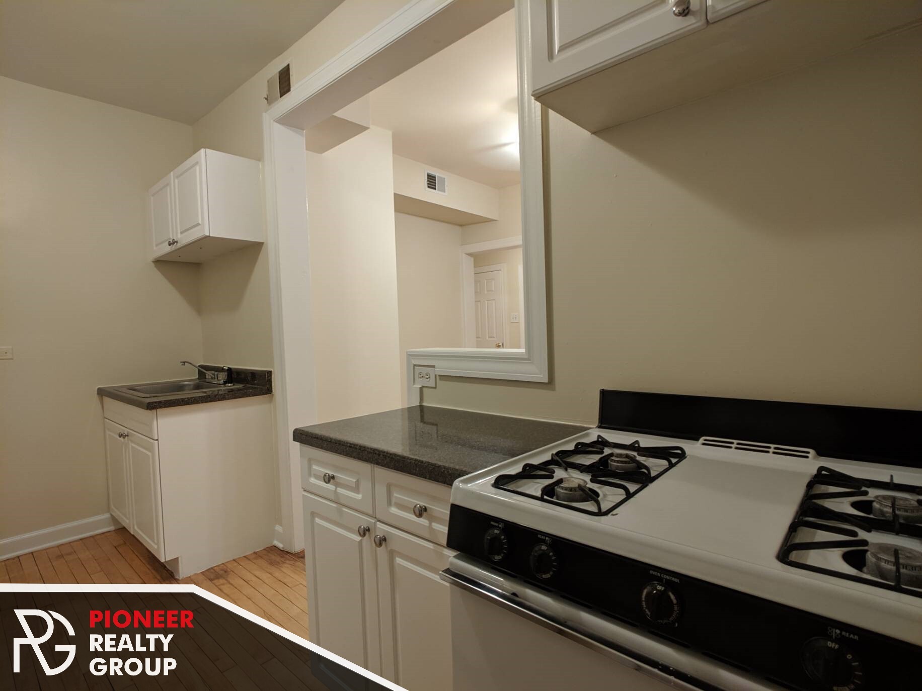 Building Photo - 533 W Aldine Ave