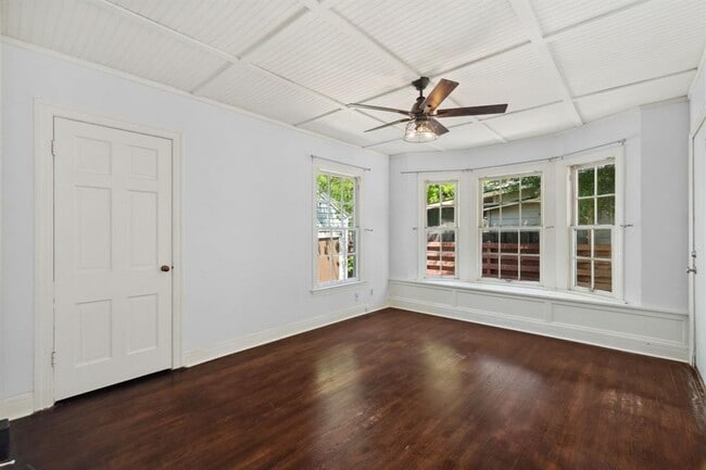 Building Photo - 844 1/2 E 38th St