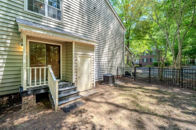 Building Photo - WOW!! Prime location and quite living in Charming 2brd 2.5 bath townhouse