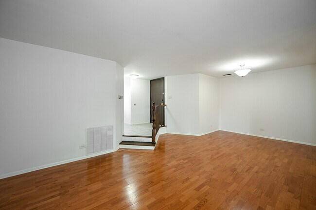 Building Photo - 880 Johnstown Ln