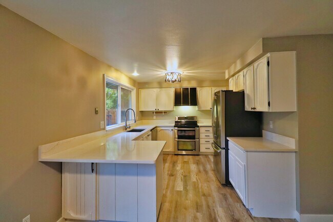 Kitchen - quartz countertop - 13408 SE 20th St
