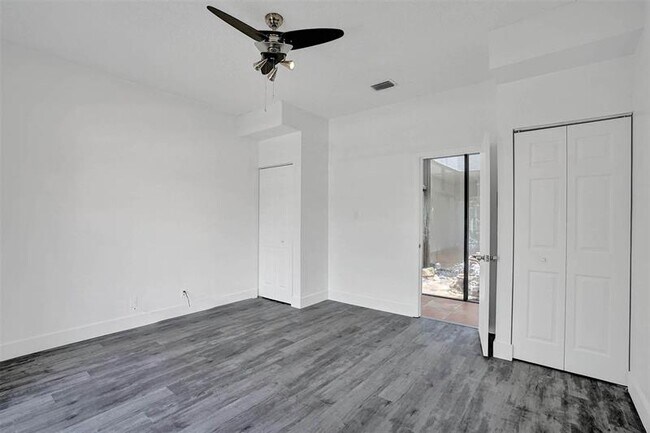 Building Photo - 16610 Royal Poinciana Ct