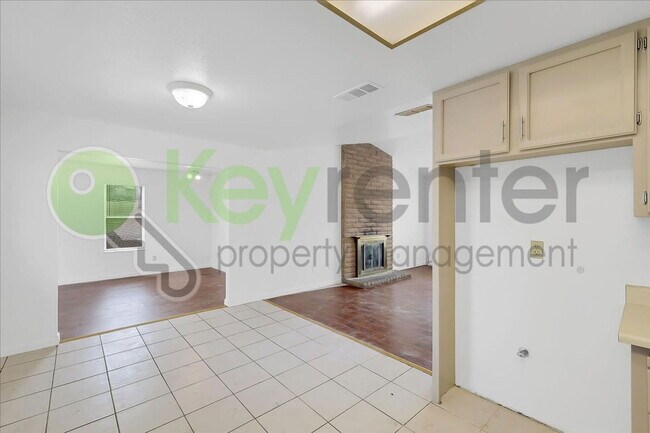 Building Photo - 10 Dempster Ct