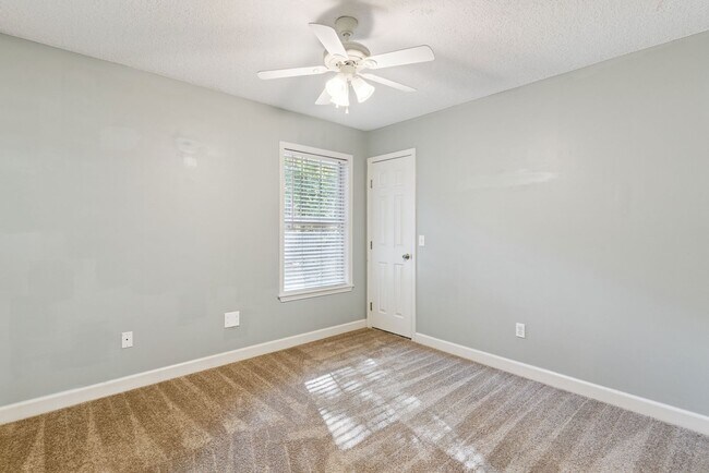 Building Photo - 4BR/2BA on Harrietts Bluff Available Now