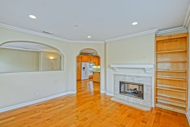 Building Photo - BEAUTIFUL, BRIGHT & AIRY 3BR2.5BA DETACHED TOWNHOME W/ LARGE 2-CAR GARAGE, WORKSHOP/BONUS ROOM, C...