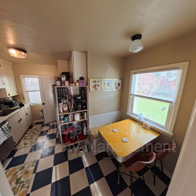 Building Photo - 1333 N Alberta St