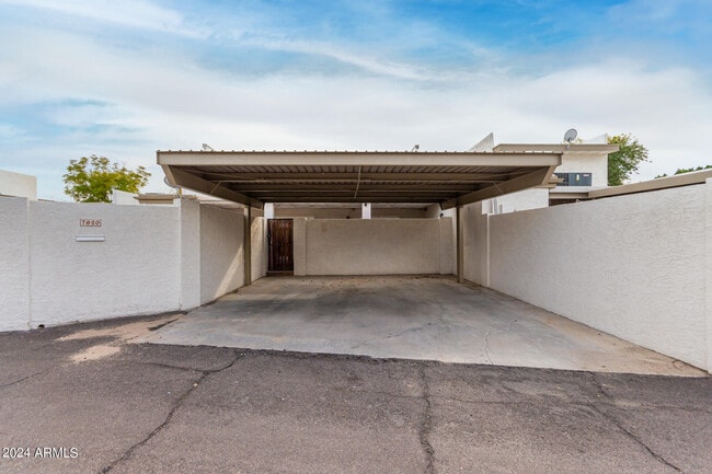 Building Photo - 7820 E Vernon Ave