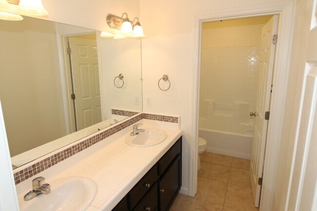 Building Photo - 1529 N Rendezvous Way