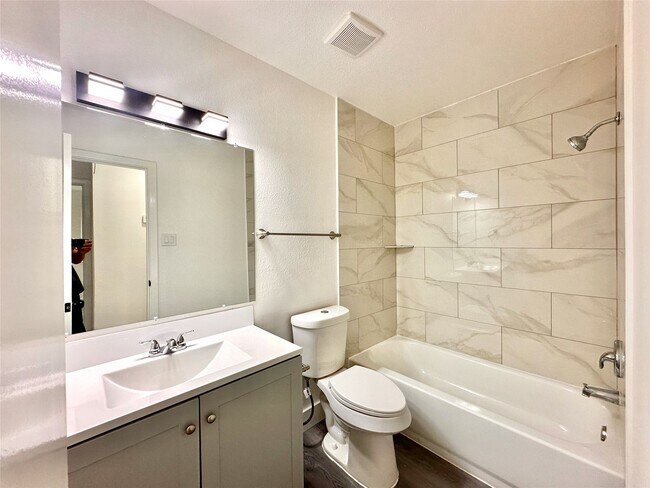 Building Photo - 13754 Shirebrook Dr