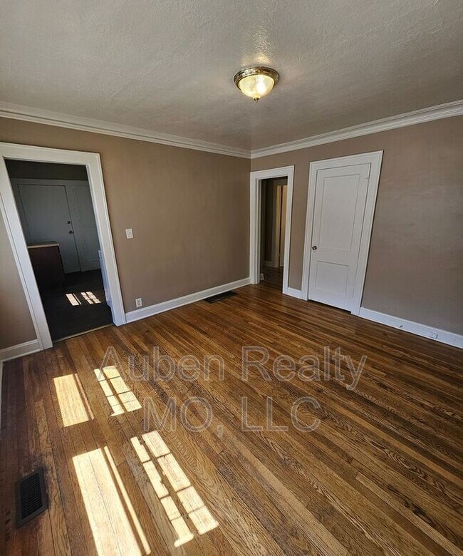 Building Photo - 5446 Harrison St