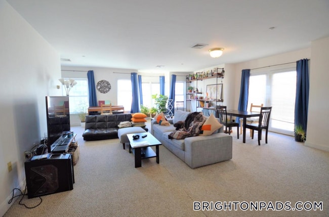 Building Photo - 8-10 Glencoe St