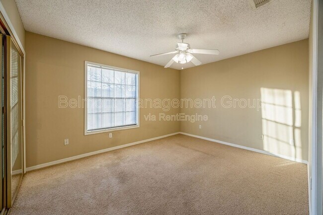 Building Photo - 7431 Glen Oaks Way