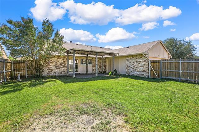 Building Photo - 8401 Chesham Dr