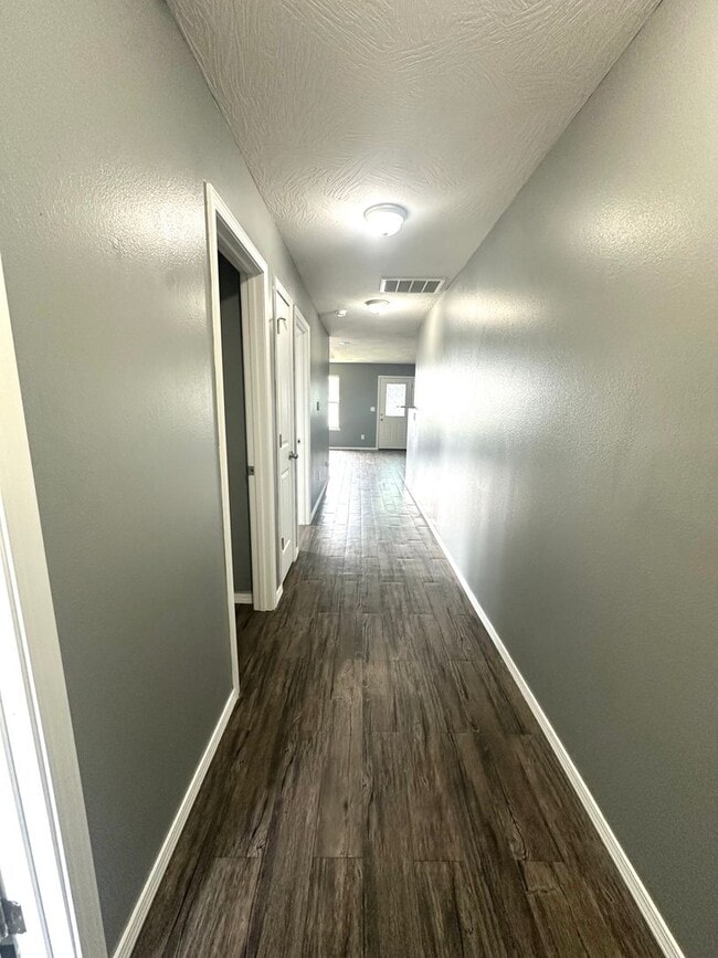 Building Photo - Comfortable 3 Bed Duplex in Convenient Ozark Location