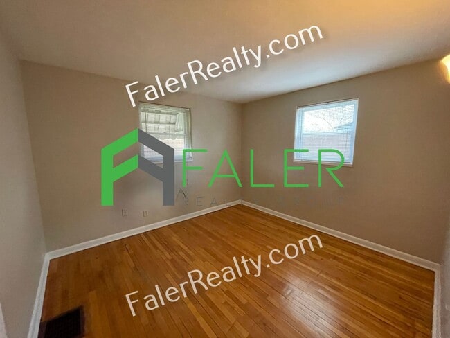 Building Photo - Charming Cape Cod w/ Garage