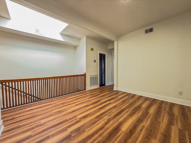 Building Photo - 4925 S Champlain Ave