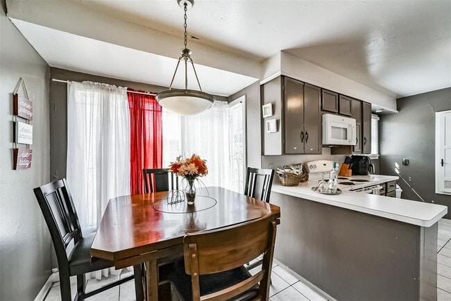 Building Photo - 3423 Ozark St