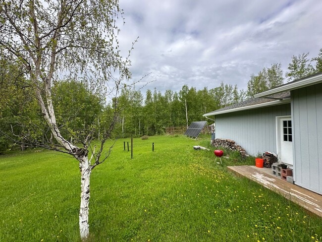 Building Photo - Fully Furnished 3BD/3BA Home with Solar Power