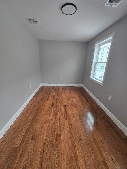 Building Photo - 13 Barstow St