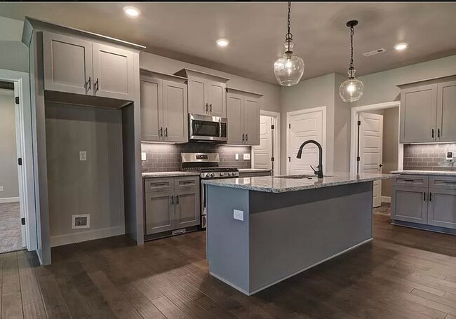 Building Photo - 3701 SW Ryegrass Rd