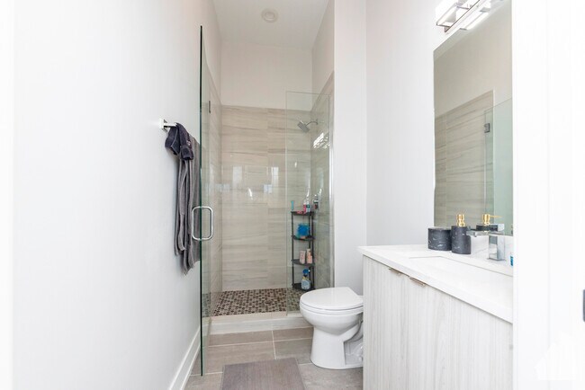 Building Photo - 2317 North Clark-208