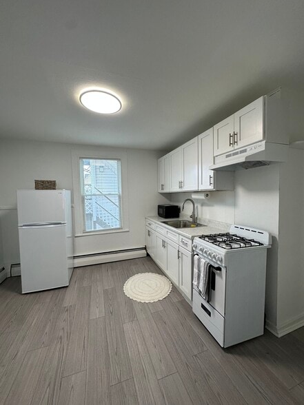 Building Photo - 176 Pearl St