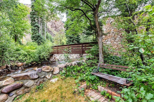 Building Photo - 6805 S Maxfield Dr